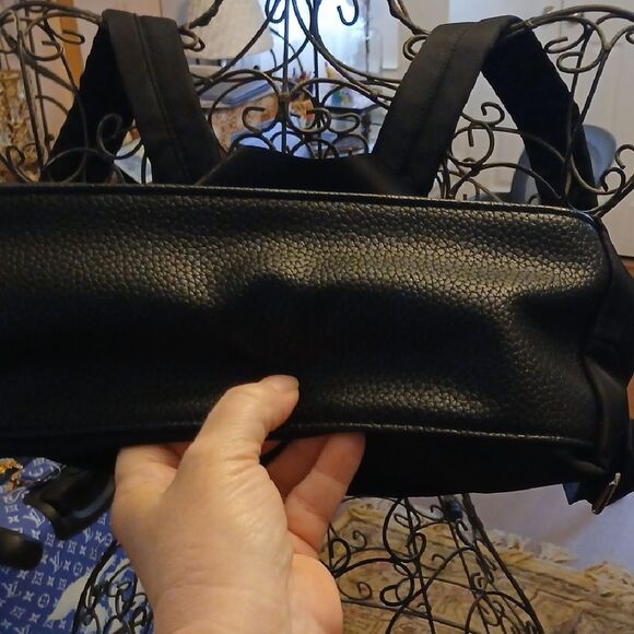 Stylish Black Men's Backpack - Picture 4 of 4